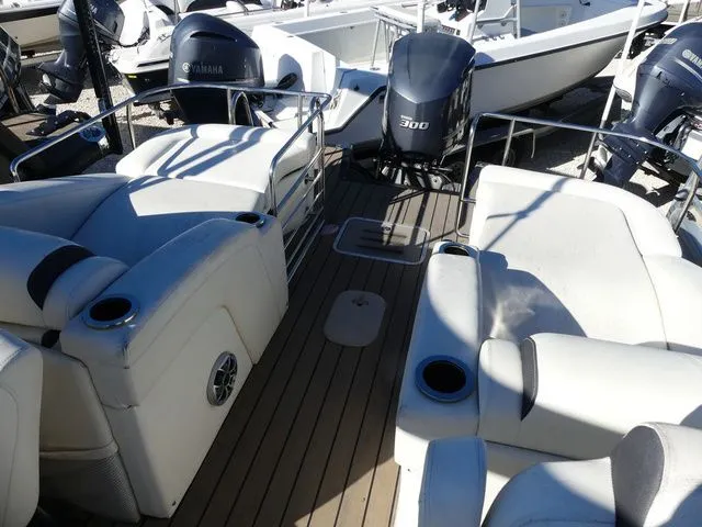 Slide: The Image of Bennington 2572 QCW Windscreen 2016 - 9