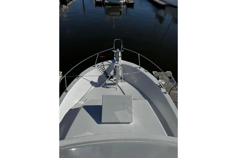 Slide: The Image of Anchor chain and coiled cable on 1982 Marine Trader Europa boat deck. - 18