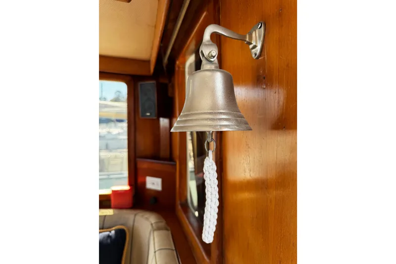 Slide: The Image of Compass on 1982 Marine Trader Europa boat - 45