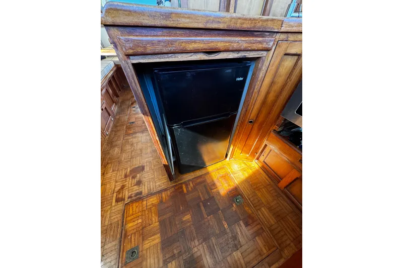 Slide: The Image of Microwave inside 1982 Marine Trader Europa yacht. - 69