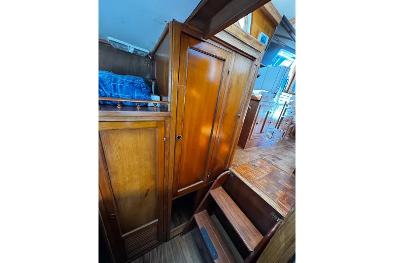 Slide: The Image of closet space / storage in the cabin - 76