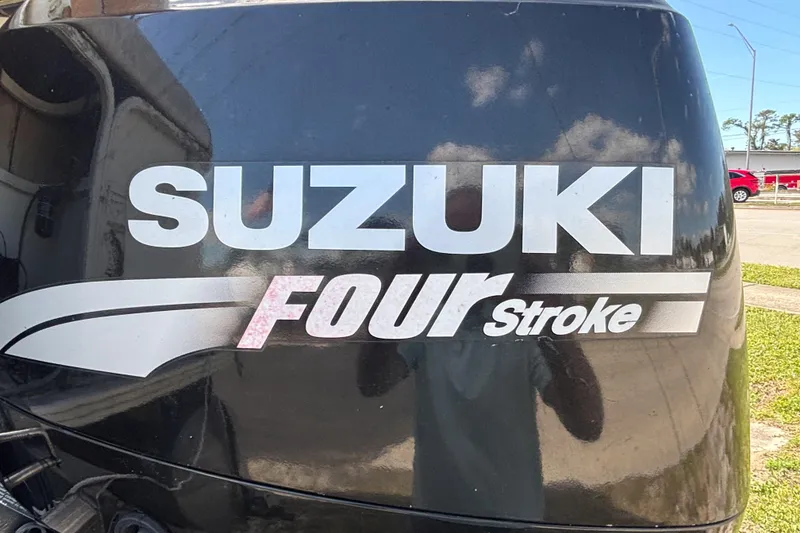Slide: The Image of Suzuki Four Stroke engine on a 2005 Bentley Pontoons 200 Fish boat. - 24