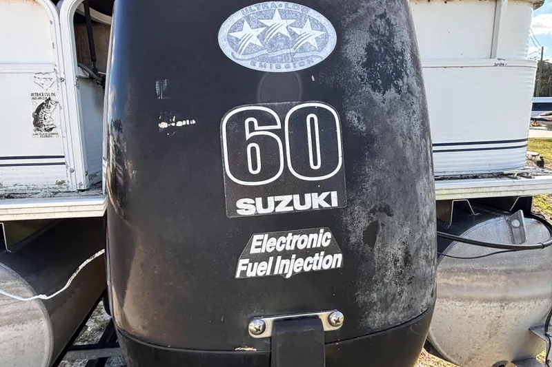 Slide: The Image of 2005 Bentley Pontoons 200 Fish with Suzuki 60 outboard motor, electronic fuel injection. - 25