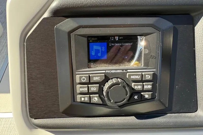 Slide: The Image of 2026 Alera M 25Q audio system with Roswell interface, displaying "No Device Connected." - 15