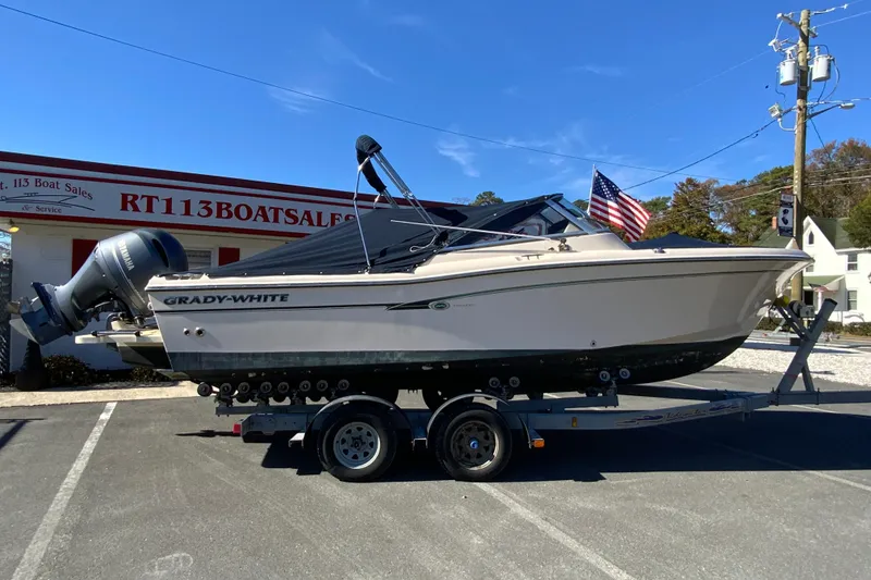 Slide: The Image of 2014 Grady-White Freedom 225 boat on trailer at RT113 Boat Sales. - 31