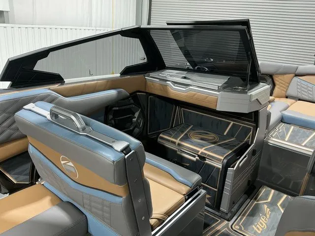 Slide: The Image of Tigé Ultré 25ZX 2025 - 13