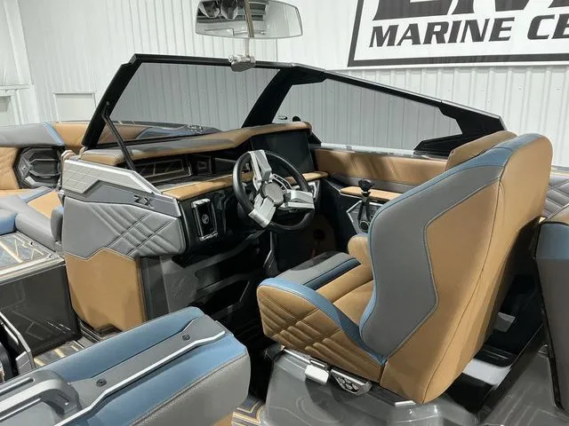 Slide: The Image of Tigé Ultré 25ZX 2025 - 14