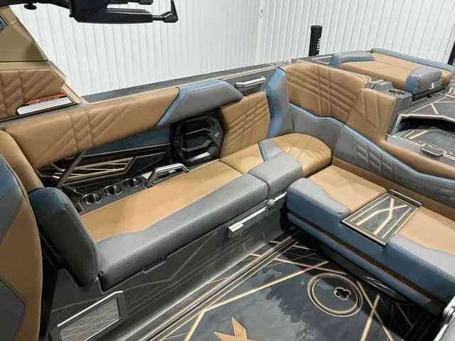 Slide: The Image of Tigé Ultré 25ZX 2025 - 16