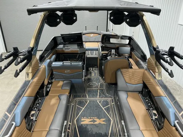 Slide: The Image of Tigé Ultré 25ZX 2025 - 19