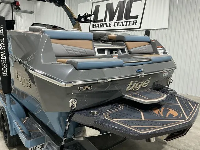 Slide: The Image of Tigé Ultré 25ZX 2025 - 24