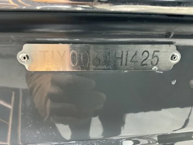 Slide: The Image of Tigé Ultré 25ZX 2025 - 25