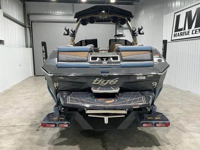 Slide: The Image of Tigé Ultré 25ZX 2025 - 6