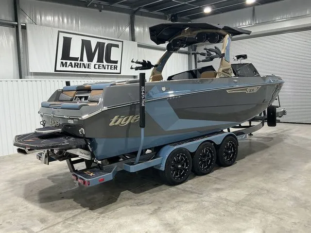 Slide: The Image of Tigé Ultré 25ZX 2025 - 9