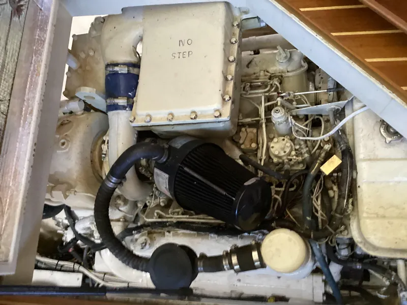 Slide: The Image of Engine compartment of a 1991 MDI Sedan Flybridge, featuring complex mechanical components. - 32