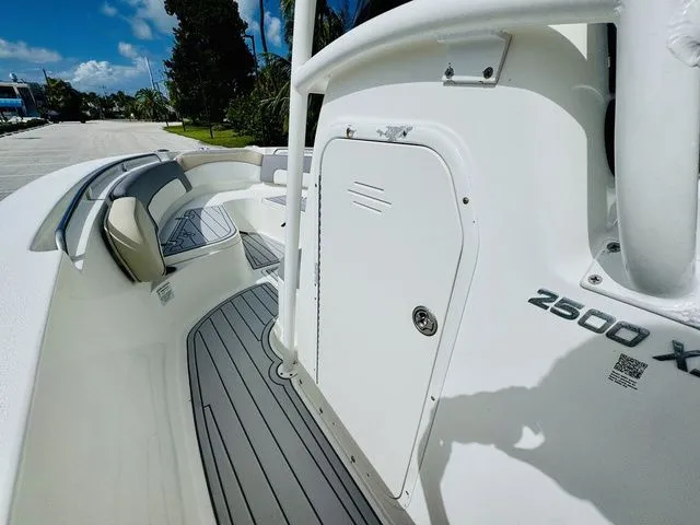 Slide: The Image of NauticStar 2500XS Offshore 2015 - 12
