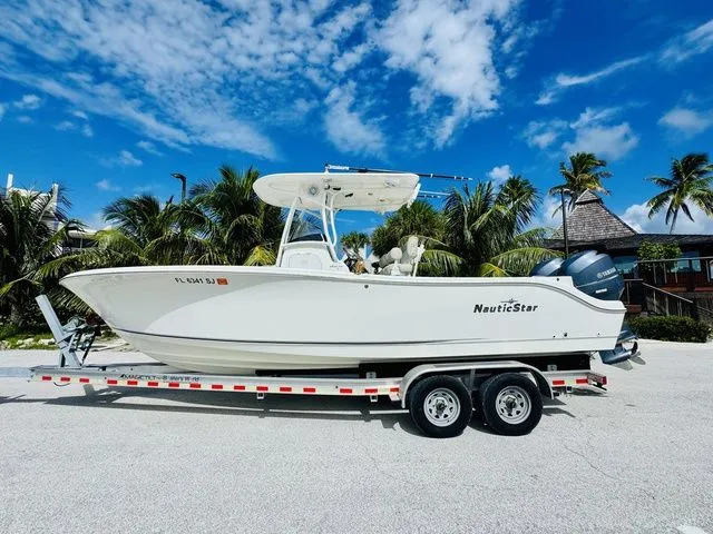 Slide: The Image of NauticStar 2500XS Offshore 2015 - 2