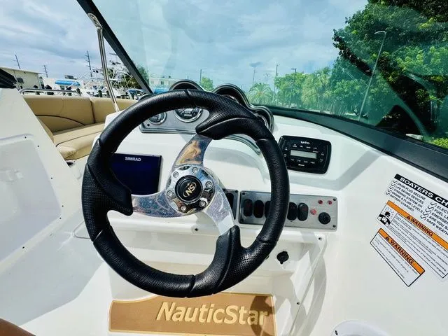 Slide: The Image of NauticStar 203 DC 2019 - 11