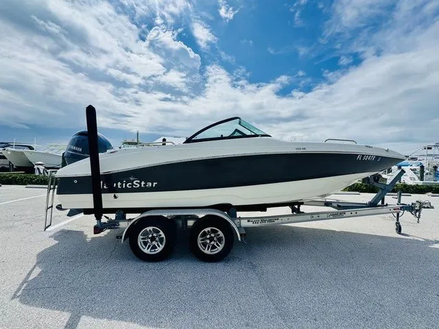 Slide: The Image of NauticStar 203 DC 2019 - 20