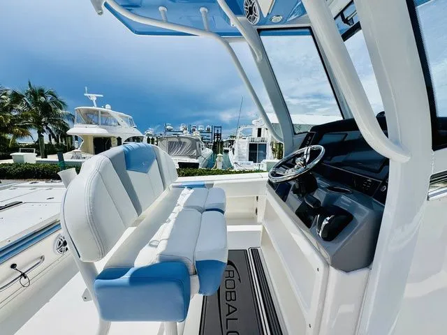 Slide: The Image of Robalo 266 Cayman 2023 - 11