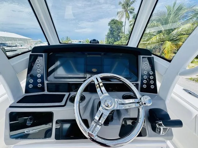 Slide: The Image of Robalo 266 Cayman 2023 - 12