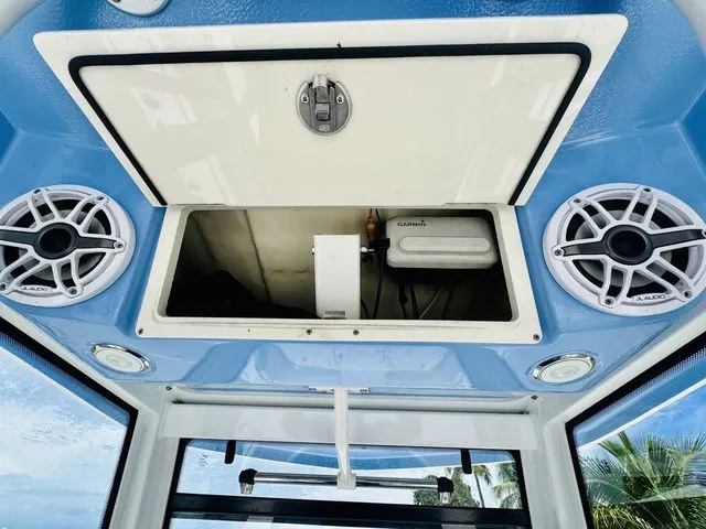 Slide: The Image of Robalo 266 Cayman 2023 - 13