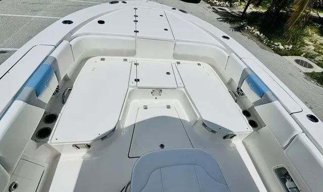Slide: The Image of Robalo 266 Cayman 2023 - 15