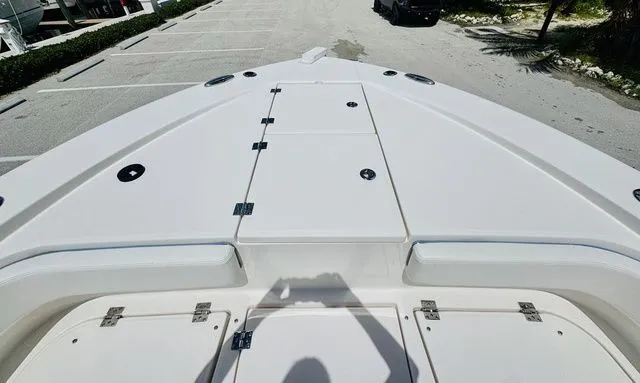 Slide: The Image of Robalo 266 Cayman 2023 - 16