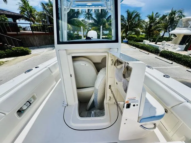 Slide: The Image of Robalo 266 Cayman 2023 - 17