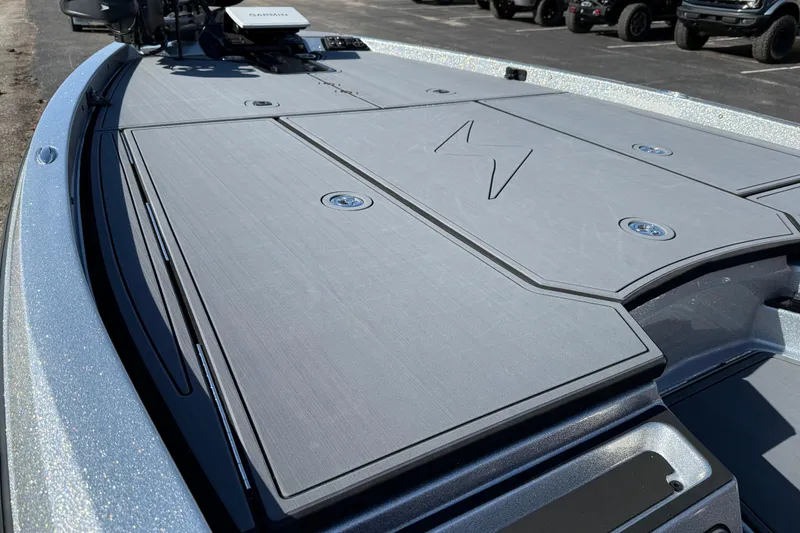 Slide: The Image of 2026 iKon LXE21 boat deck with sleek design and advanced features. - 14