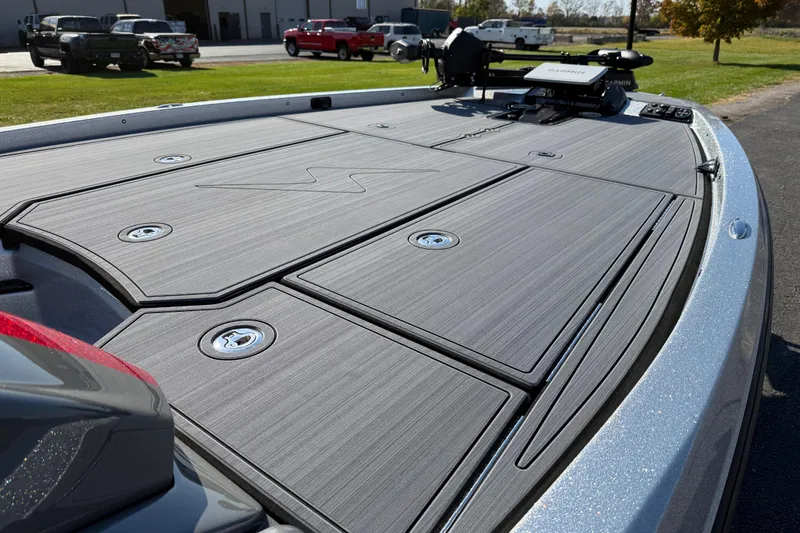 Slide: The Image of 2026 iKon LXE21 boat deck with sleek design and advanced features. - 8