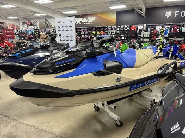 Slide: The Image of Sea-Doo Wake 2026 - 3