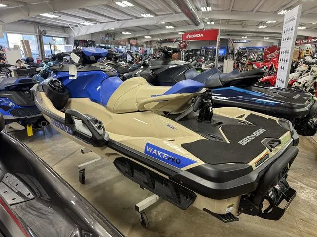 Slide: The Image of Sea-Doo Wake 2026 - 4