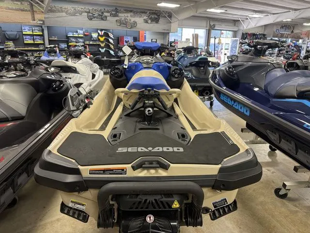 Slide: The Image of Sea-Doo Wake 2026 - 5