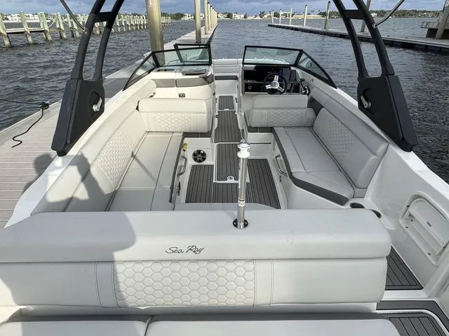 Slide: The Image of Sea Ray SDX 270 Outboard 2023 - 10