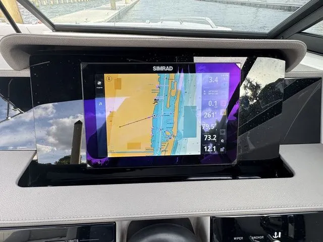 Slide: The Image of Sea Ray SDX 270 Outboard 2023 - 13