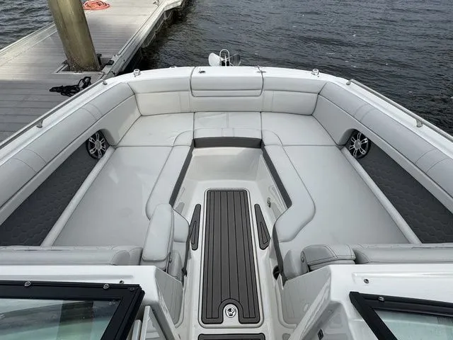 Slide: The Image of Sea Ray SDX 270 Outboard 2023 - 15