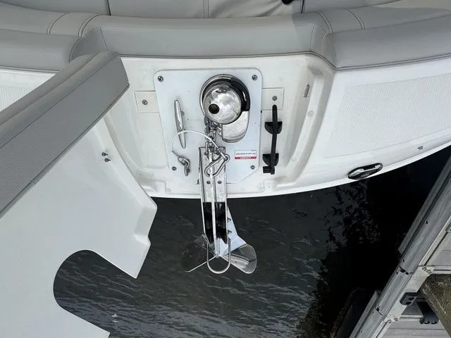 Slide: The Image of Sea Ray SDX 270 Outboard 2023 - 16