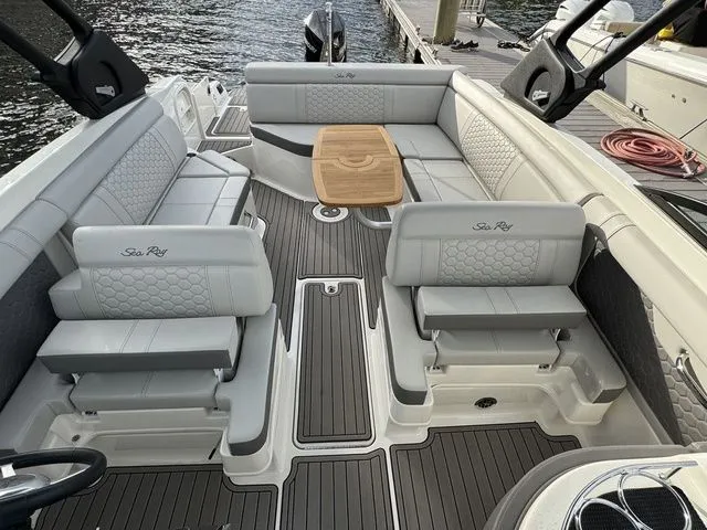 Slide: The Image of Sea Ray SDX 270 Outboard 2023 - 21