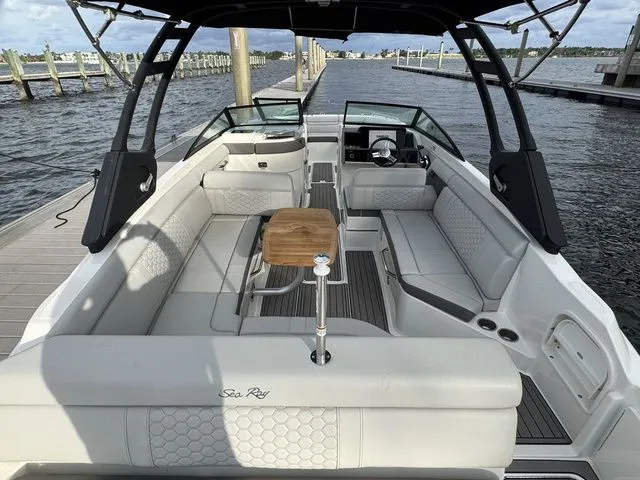 Slide: The Image of Sea Ray SDX 270 Outboard 2023 - 22