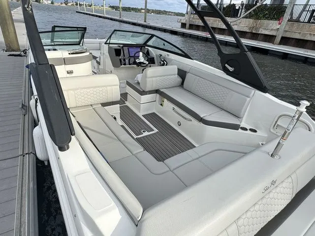 Slide: The Image of Sea Ray SDX 270 Outboard 2023 - 7