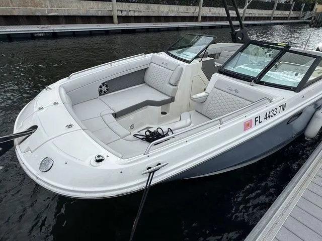 Slide: The Image of Sea Ray SDX 270 Outboard 2023 - 8
