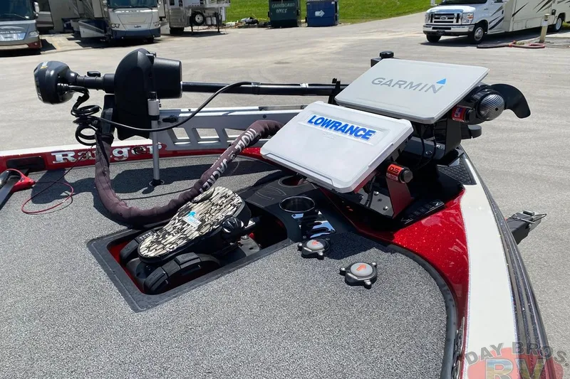 Slide: The Image of 2020 Ranger Z520L boat with Garmin and Lowrance navigation systems on deck. - 14