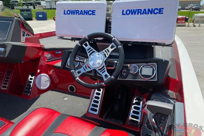 Slide: The Image of 2020 Ranger Z520L boat dashboard with Lowrance displays and steering wheel. - 52