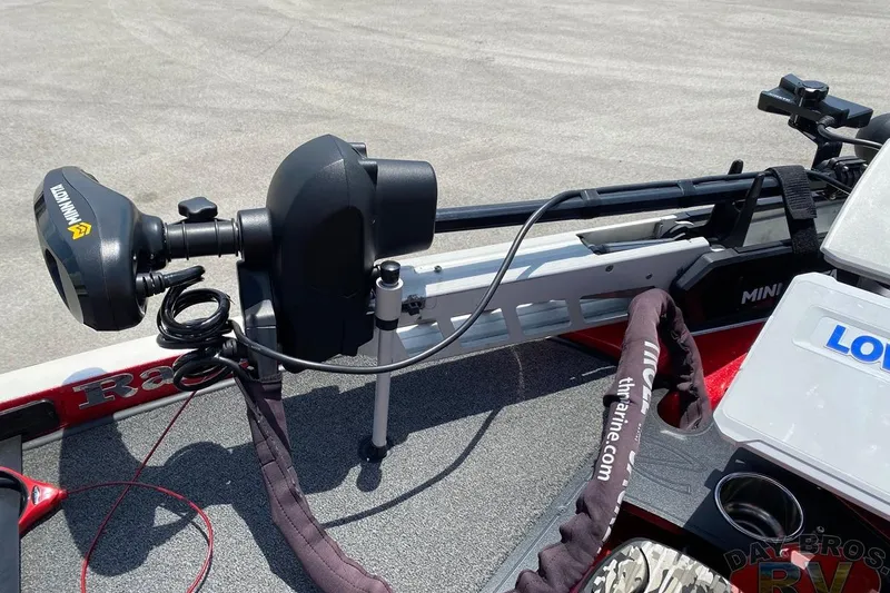 Slide: The Image of 2020 Ranger Z520L boat with Minn Kota trolling motor on deck. - 76