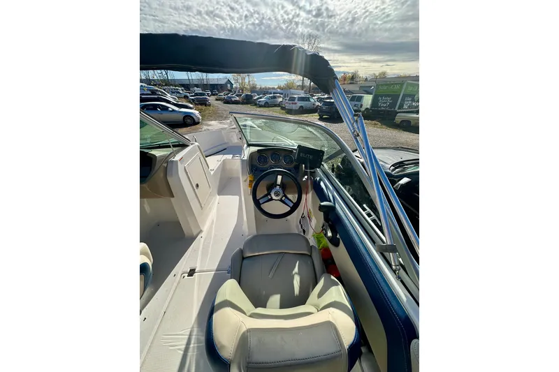 Slide: The Image of 2018 Chaparral 19 H2O Ski & Fish boat interior with steering wheel and dashboard. - 10