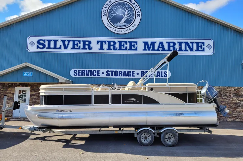 Slide: The Image of 2013 Bennington 24 SSRX pontoon boat at Silver Tree Marine dealership. - 3