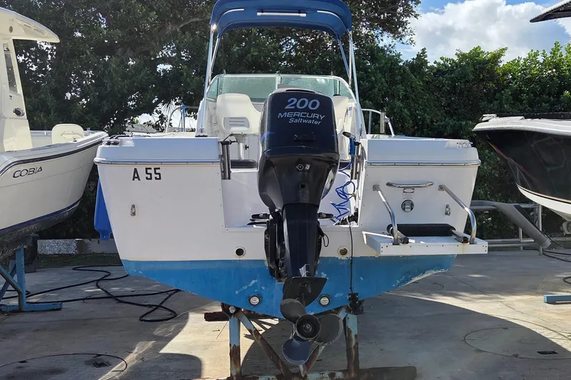 Slide: The Image of 2001 Pro-Line 22 Walk boat with Mercury 200 Saltwater engine on display. - 5