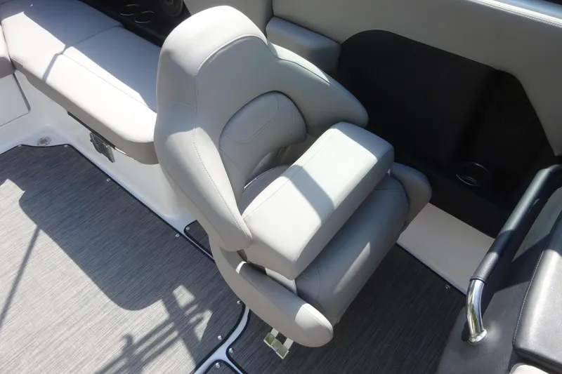 Slide: The Image of 2022 Four Winns H4 OB boat interior with gray seating and flooring. - 13
