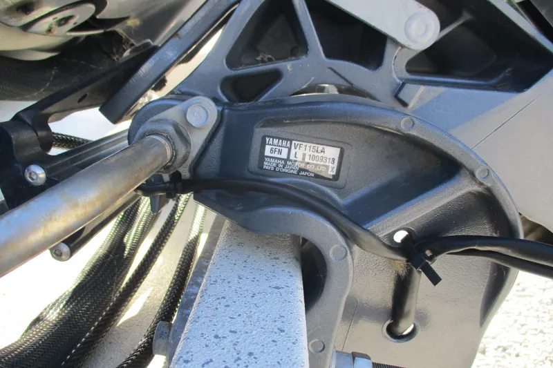 Slide: The Image of Close-up of Yamaha VF115LA engine part on 2018 Ranger RB190 Bay boat. - 15