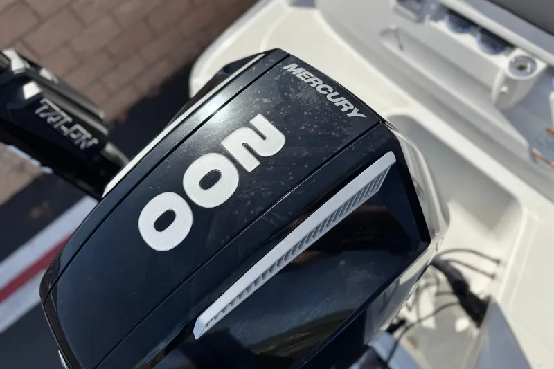 Slide: The Image of 2022 Bayliner VR6 Bowrider OB with Mercury 200 outboard engine. - 6